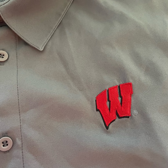 Men’s Adidas short-sleeved button down. Gray, size L. 100% polyester. - Picture 5 of 5